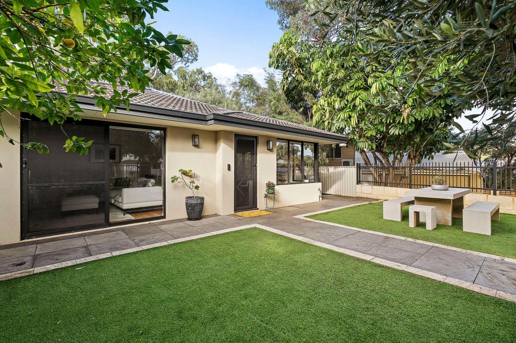 4 PURDOM RD, WEMBLEY DOWNS, WA 6019