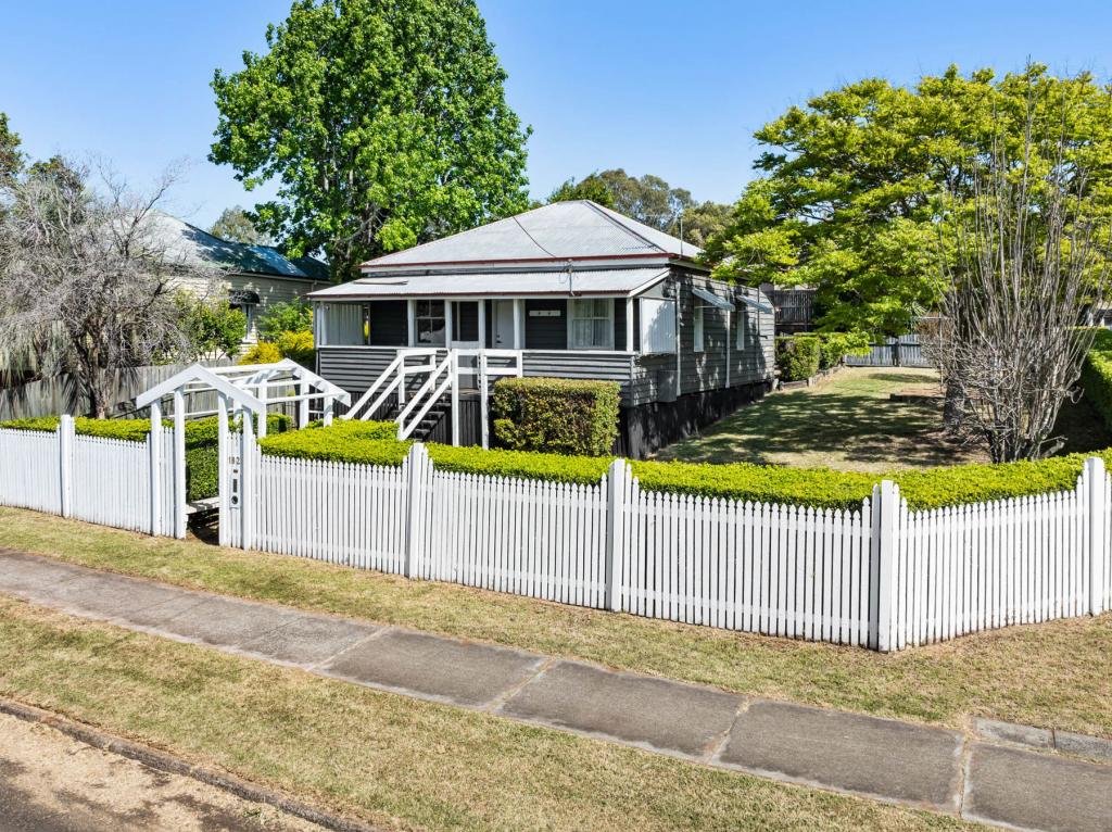 182 Jellicoe St, Newtown, QLD 4350