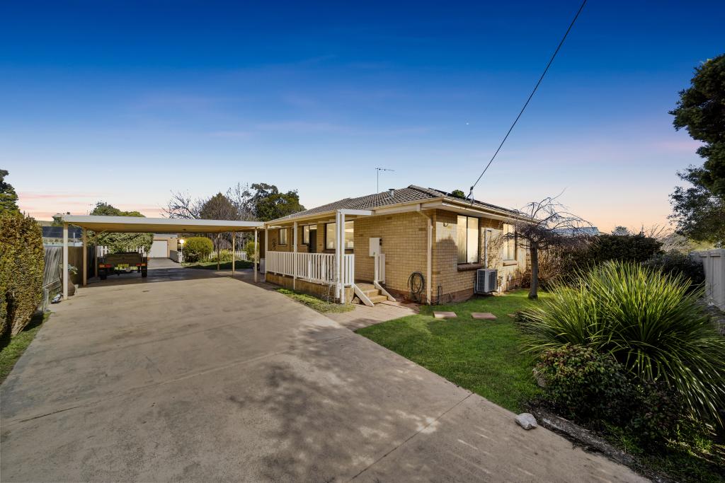 14 Elizabeth Cres, Queanbeyan East, NSW 2620