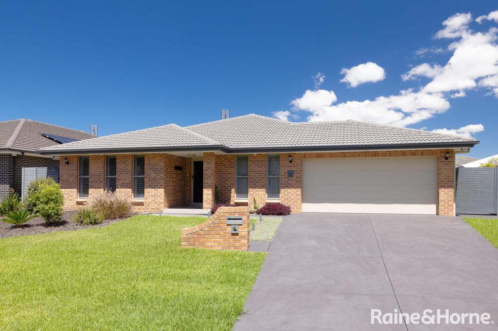 11 ASHBROOK ST, WOONGARRAH, NSW 2259