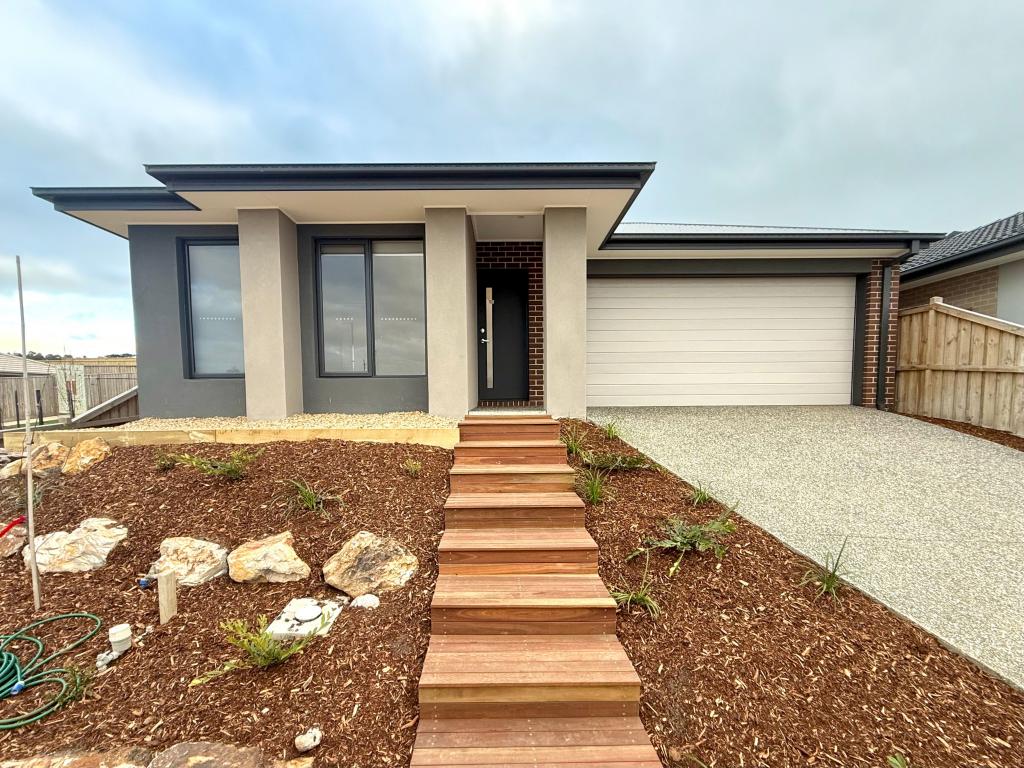 8 Snows Hill Ave, Warragul, VIC 3820