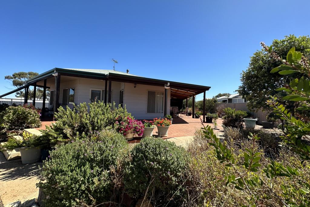 27 Dawson St, Dumbleyung, WA 6350