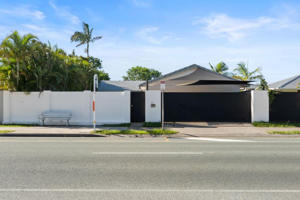 23 Oceanic Dr, Mermaid Waters, QLD 4218