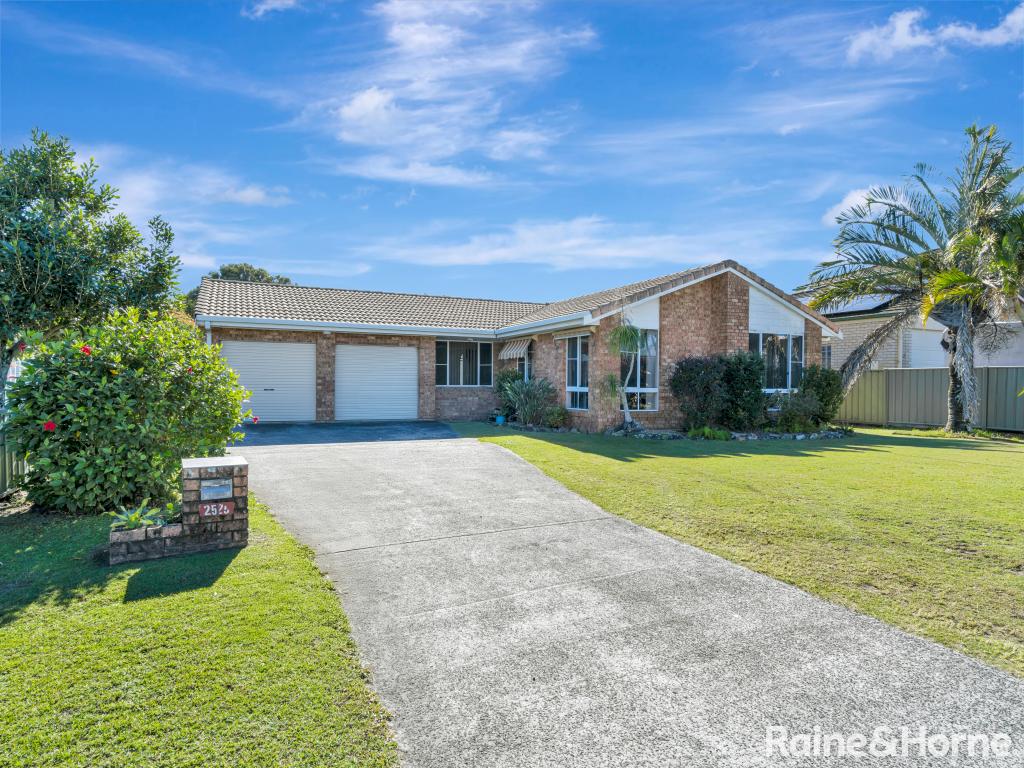 25 PALM TCE, YAMBA, NSW 2464