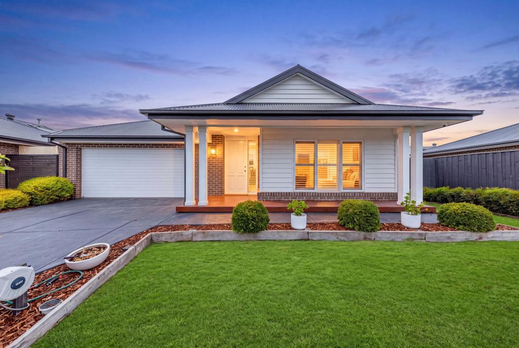 32 Heytesbury Dr, Officer South, VIC 3809