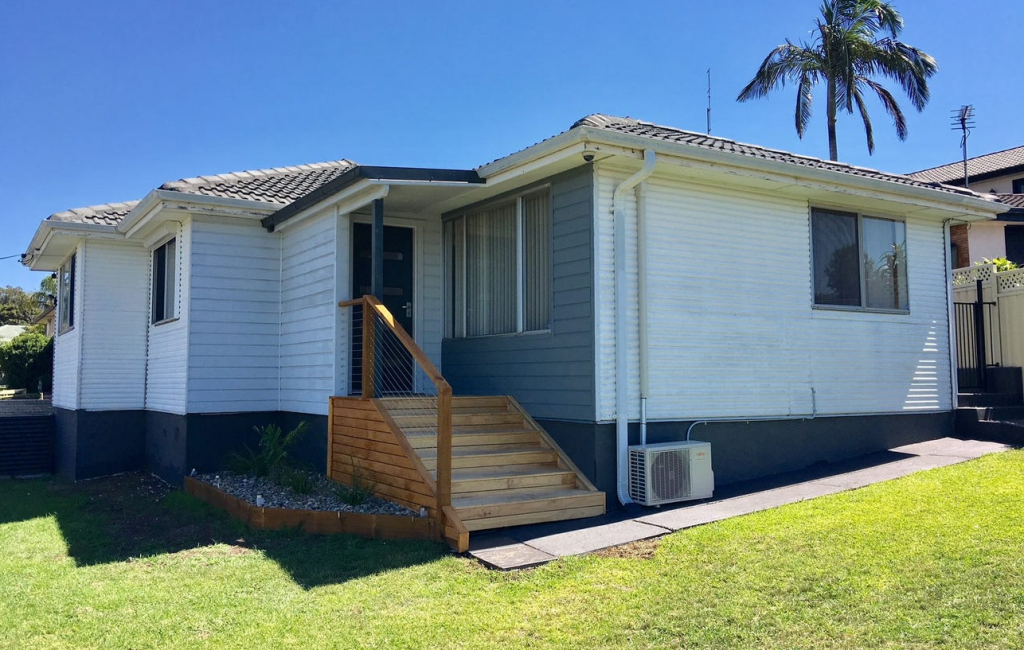 10 Lakeside Dr, Kanahooka, NSW 2530