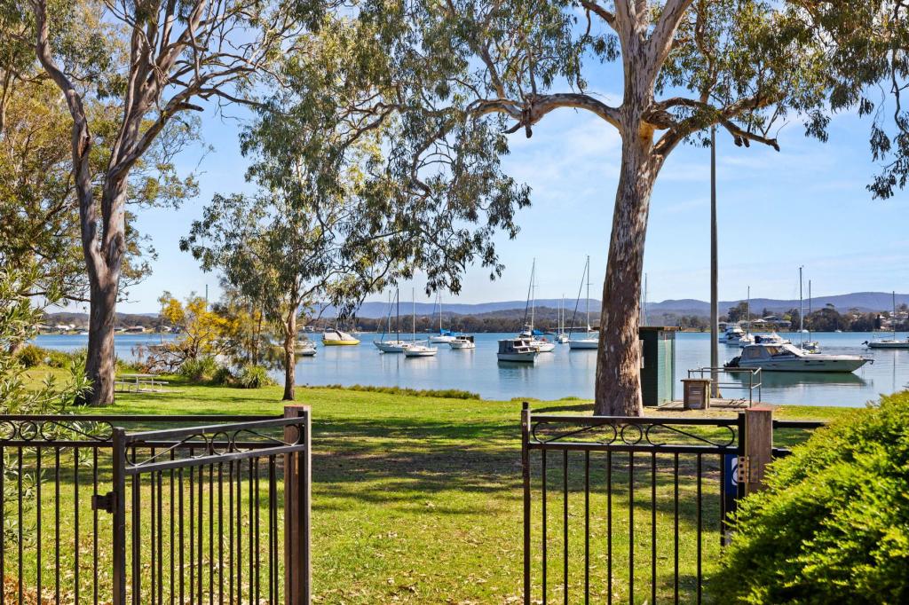 151 Bay Rd, Bolton Point, NSW 2283