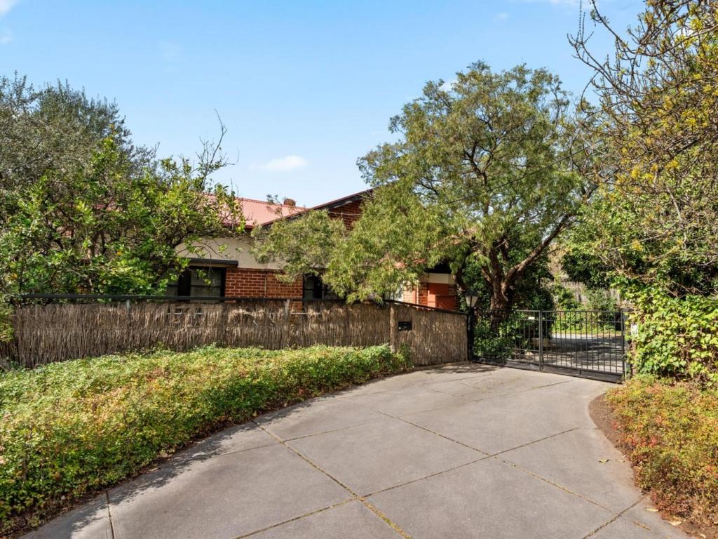 26 TUSMORE AVE, LEABROOK, SA 5068
