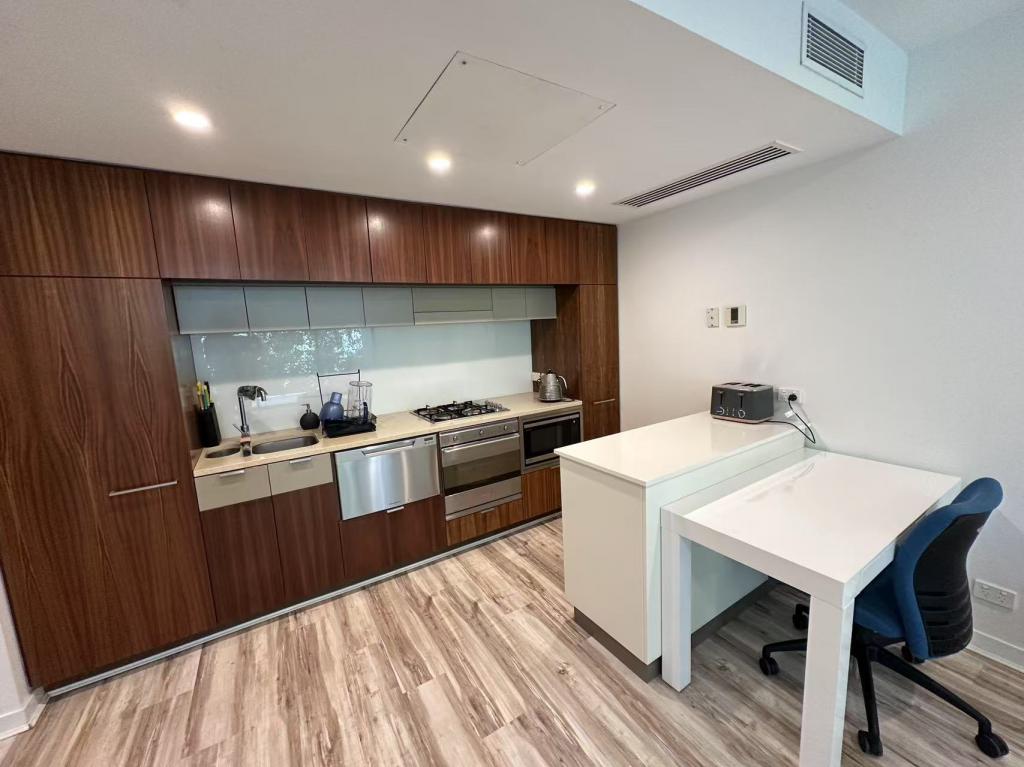 215/10 Pidgeon Cl, West End, QLD 4101