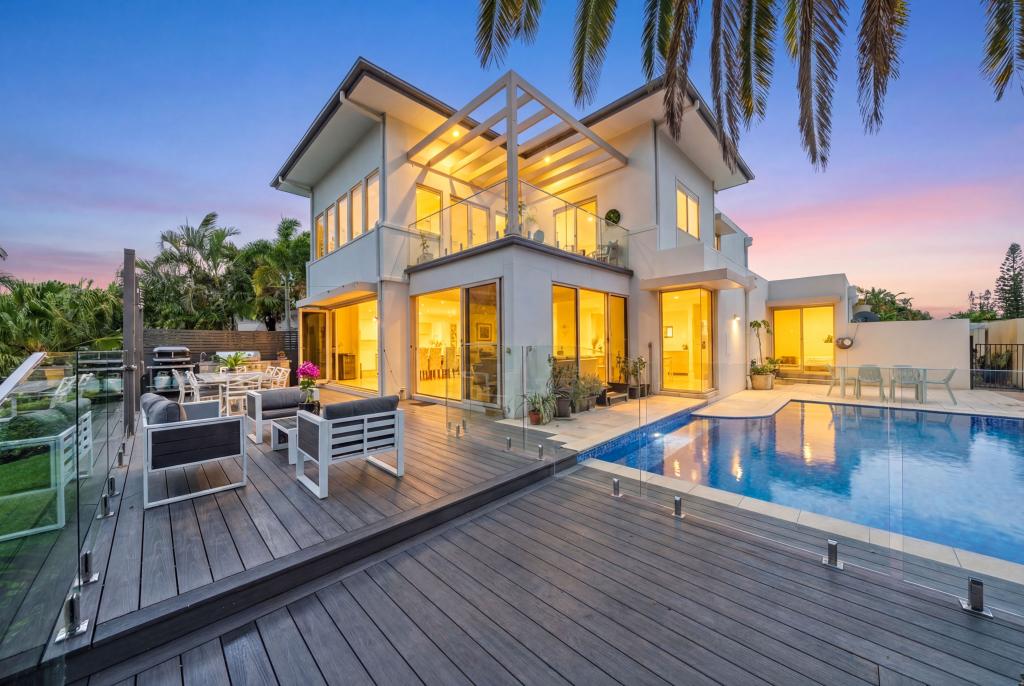 2301 Belmont Ct E, Hope Island, QLD 4212