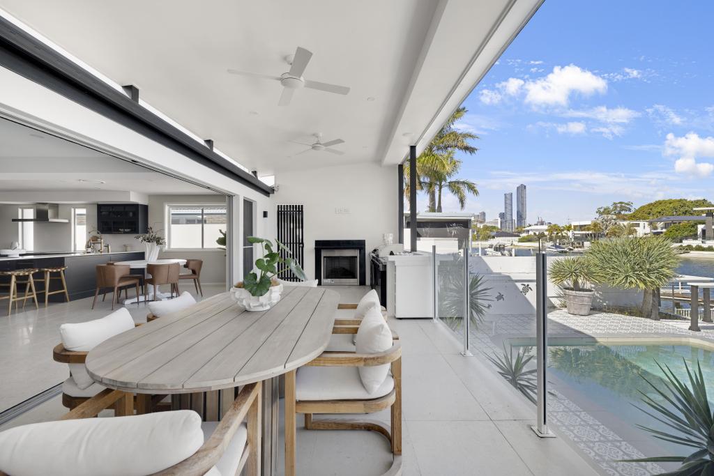 6 GRANT PL, BROADBEACH WATERS, QLD 4218