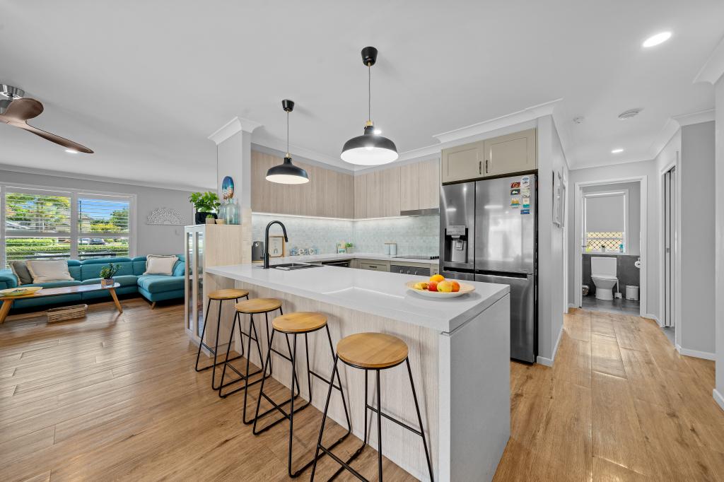 27 Seville Cct, Burleigh Waters, QLD 4220