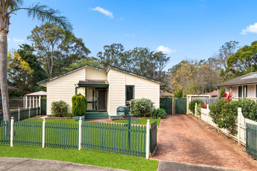 8 Carr Pl, Bradbury, NSW 2560