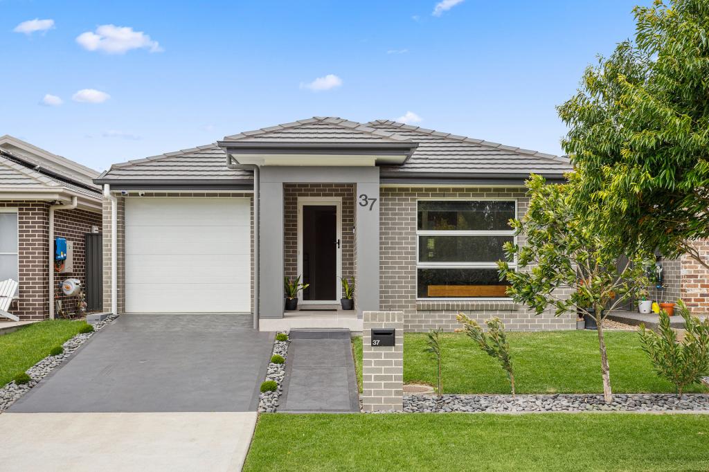 37 Bushranger Pde, Calderwood, NSW 2527