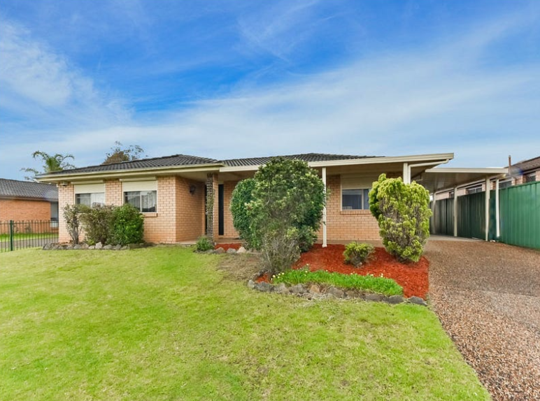 23 Adrian St, Macquarie Fields, NSW 2564