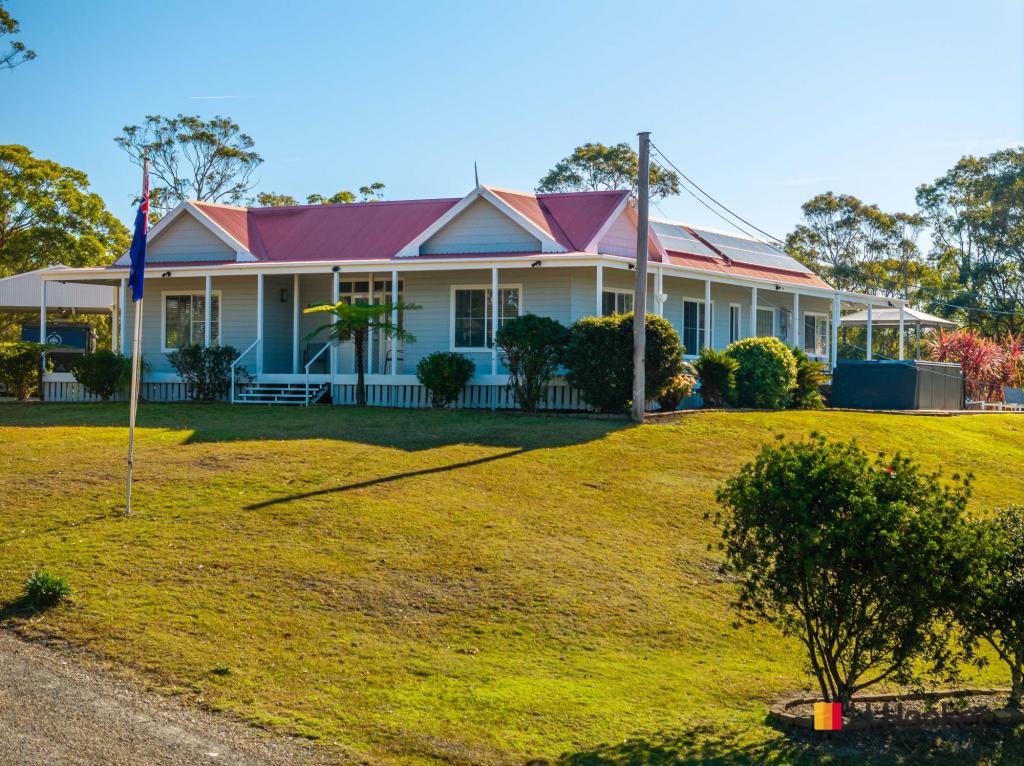 1 Bluemoor Rd, North Batemans Bay, NSW 2536