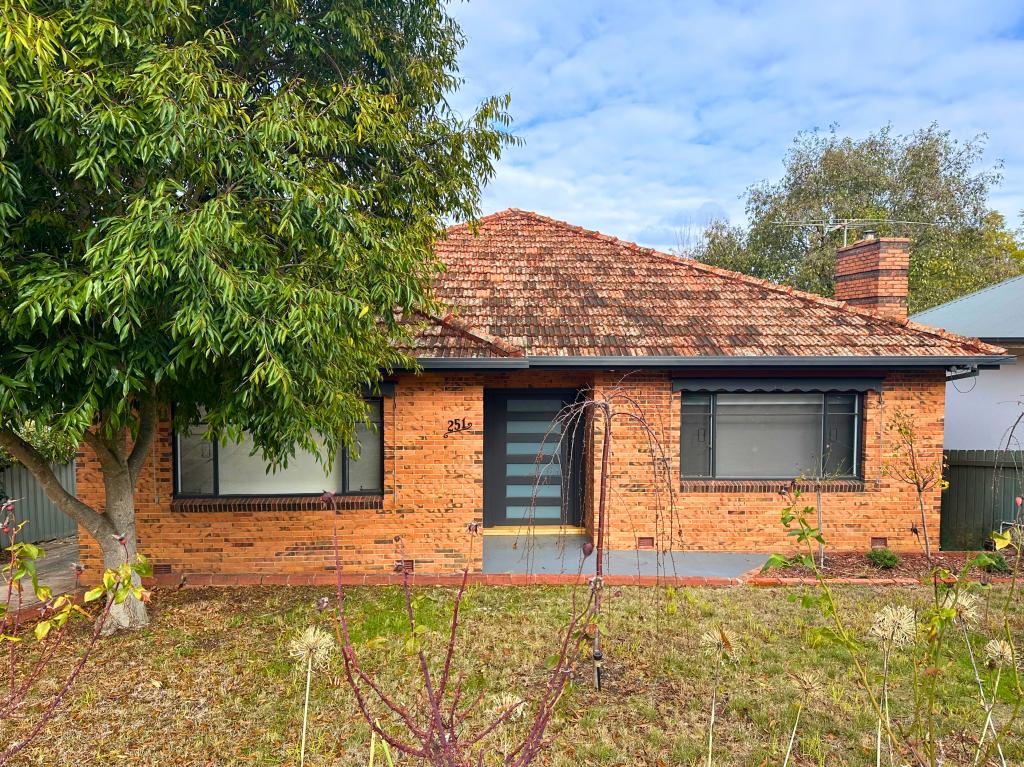 251 Bernhardt St, East Albury, NSW 2640