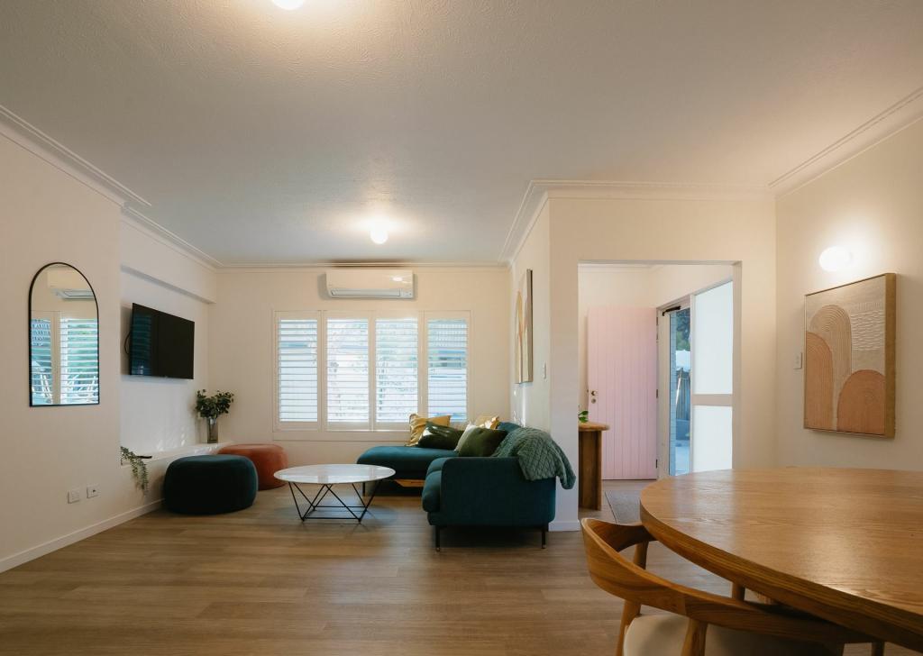 Villa 2/15 Thomas Dr, Chevron Island, QLD 4217
