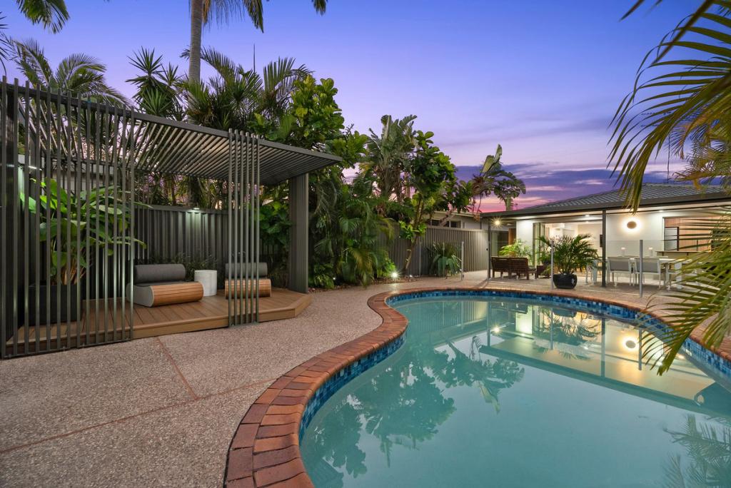 92 Nobby Pde, Miami, QLD 4220