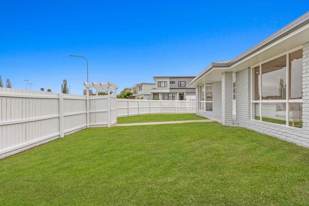 19 Galeen Dr, Burleigh Waters, QLD 4220