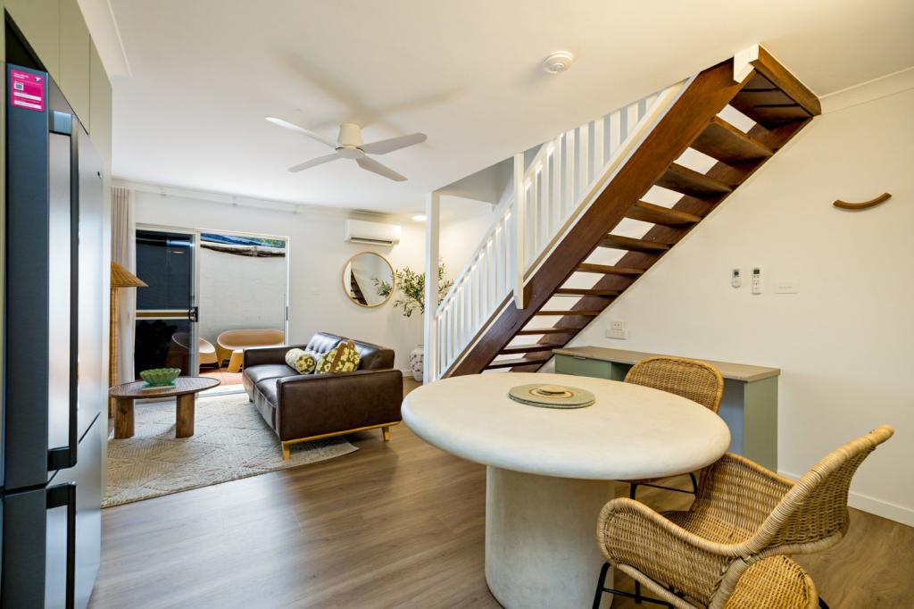 6/10 CRATHERN CL, EDGE HILL, QLD 4870
