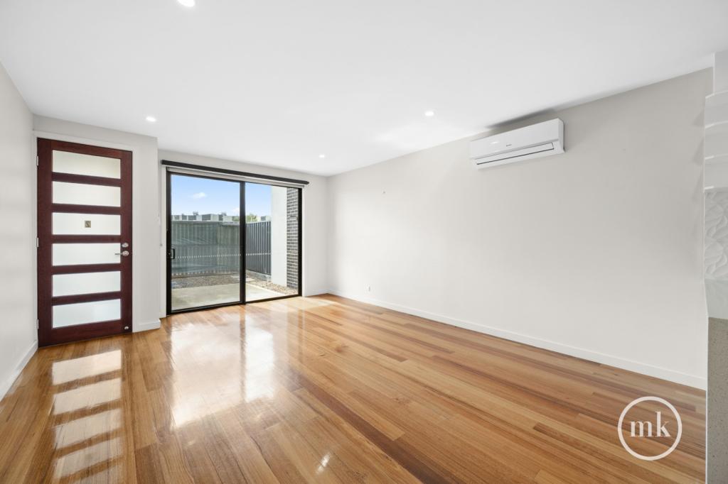 2/90 Saltlake Bvd, Wollert, VIC 3750