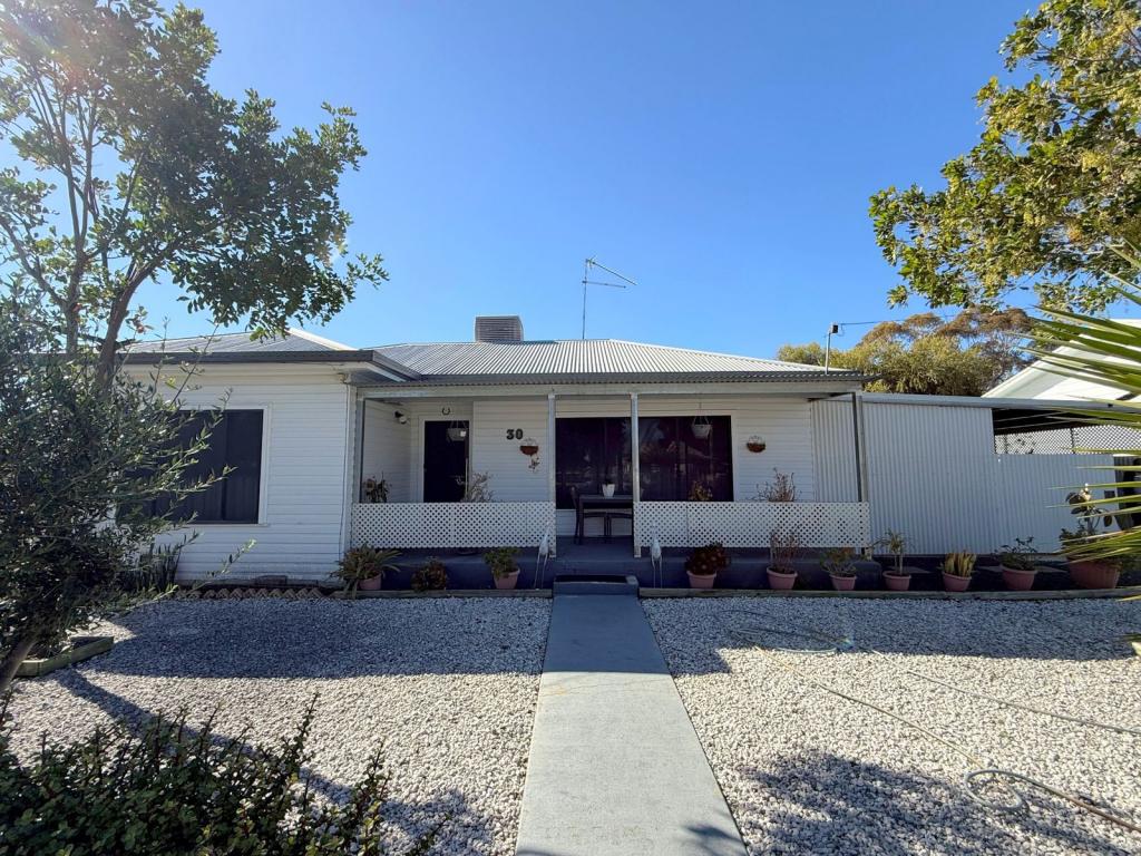 30 Oak St, Moree, NSW 2400