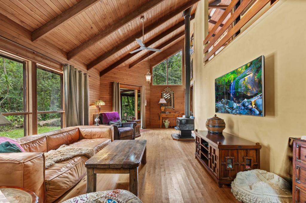 105 Ratcliffe Rd, Diamond Valley, QLD 4553