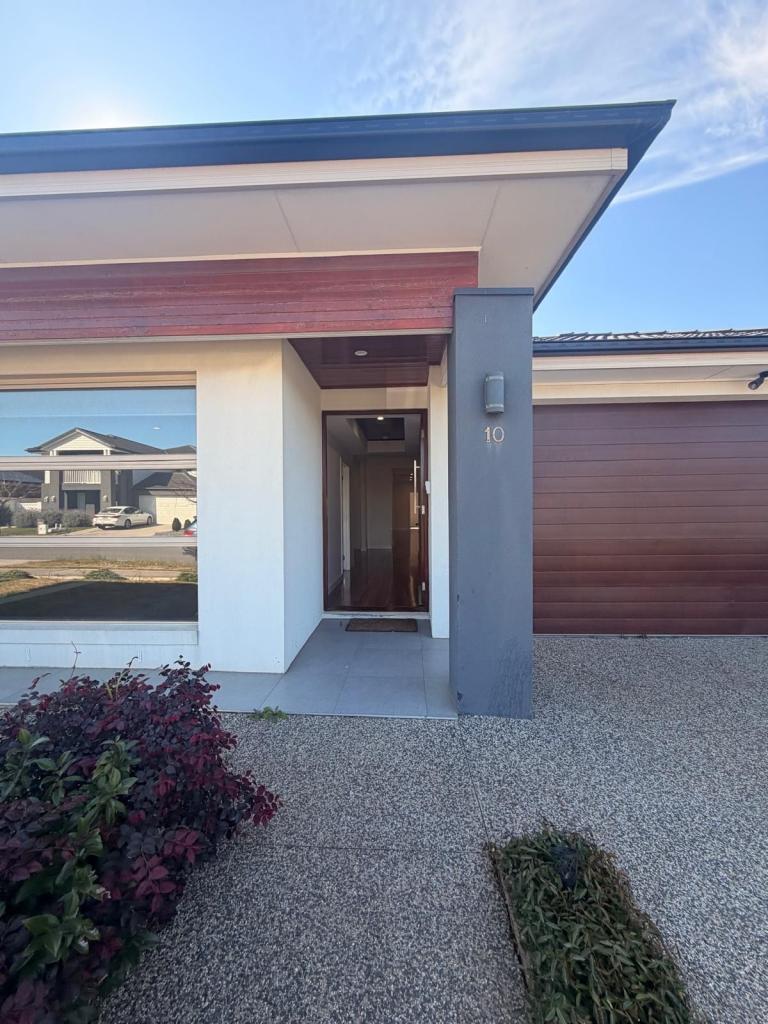 10 Astbury Cres, Mickleham, VIC 3064