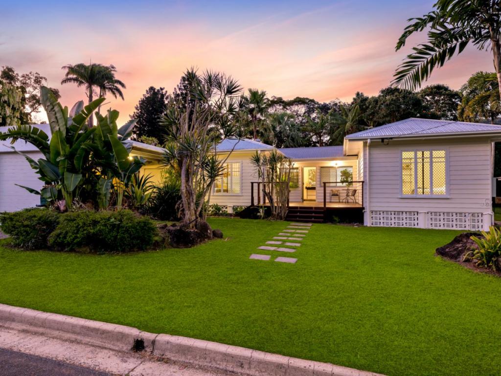 22 BOLTON ST, WHITFIELD, QLD 4870