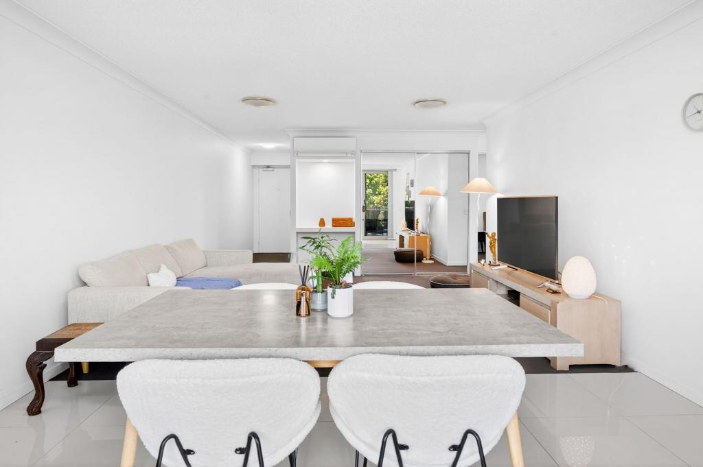 1/14-16 Bright Ave, Labrador, QLD 4215