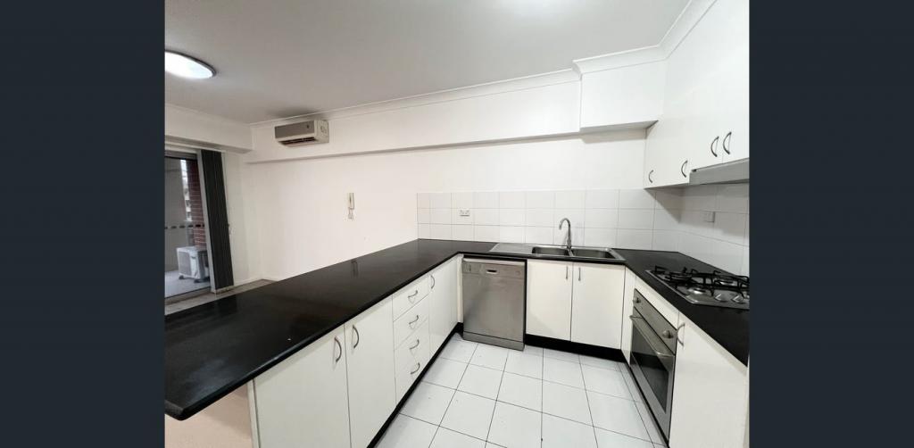 13/8-10 LACHLAN ST, LIVERPOOL, NSW 2170