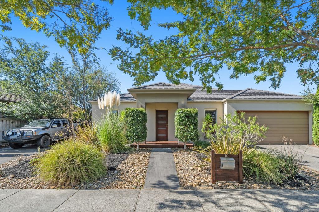 10 ASHBY DR, BERWICK, VIC 3806