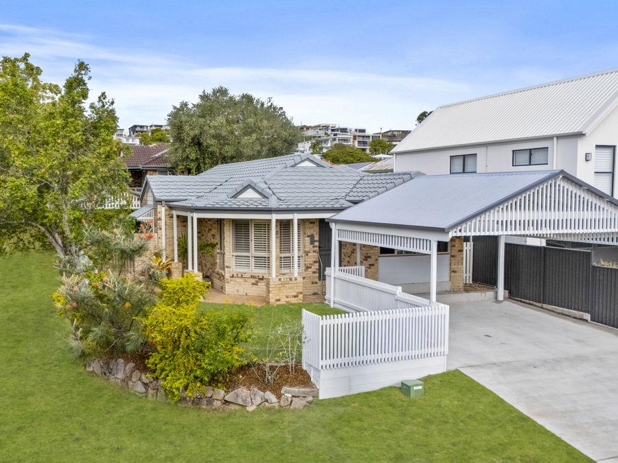 1 Acacia Cl, Holland Park West, QLD 4121