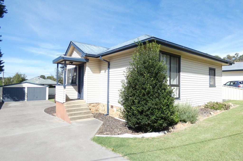 3 Alkoomi Pl, Cooma, NSW 2630