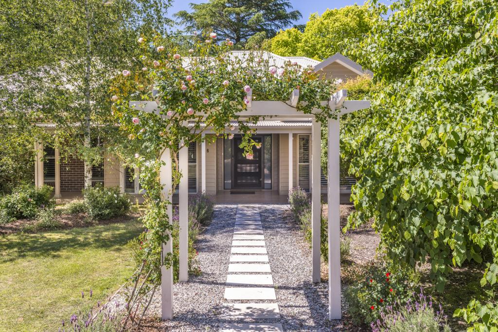 16 Hurlingham Ave, Burradoo, NSW 2576