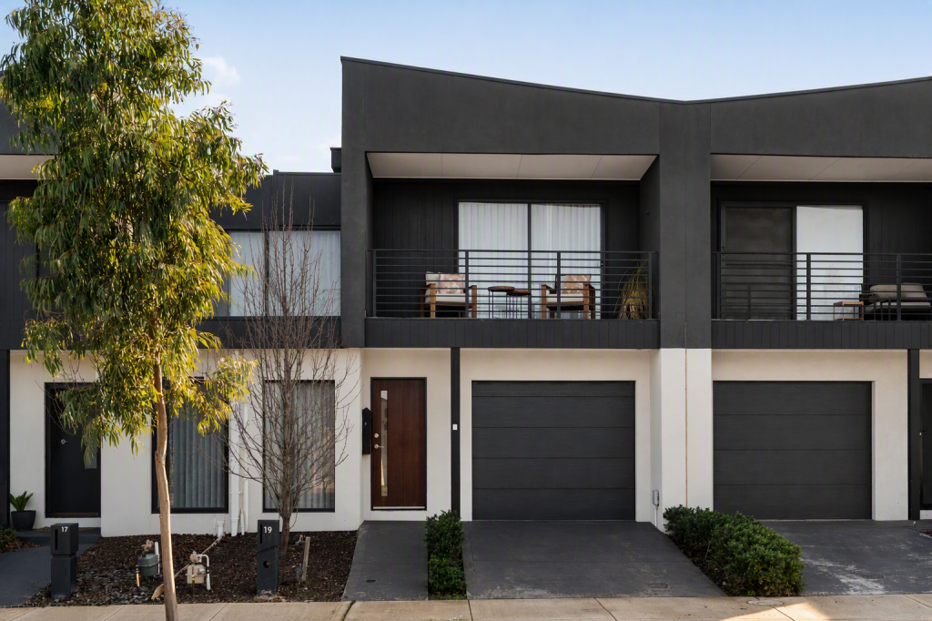 19 PIGATO CRES, DEANSIDE, VIC 3336