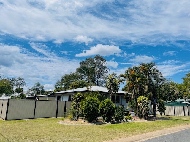 1 Cook Cres, Dysart, QLD 4745