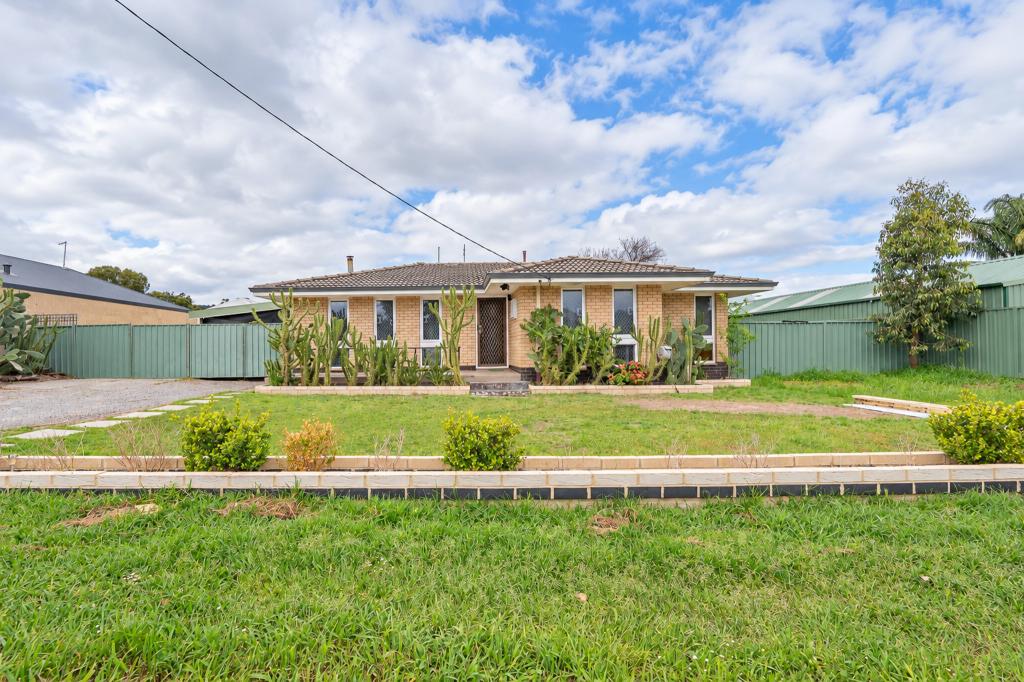 16 Devonshire Tce, Armadale, WA 6112