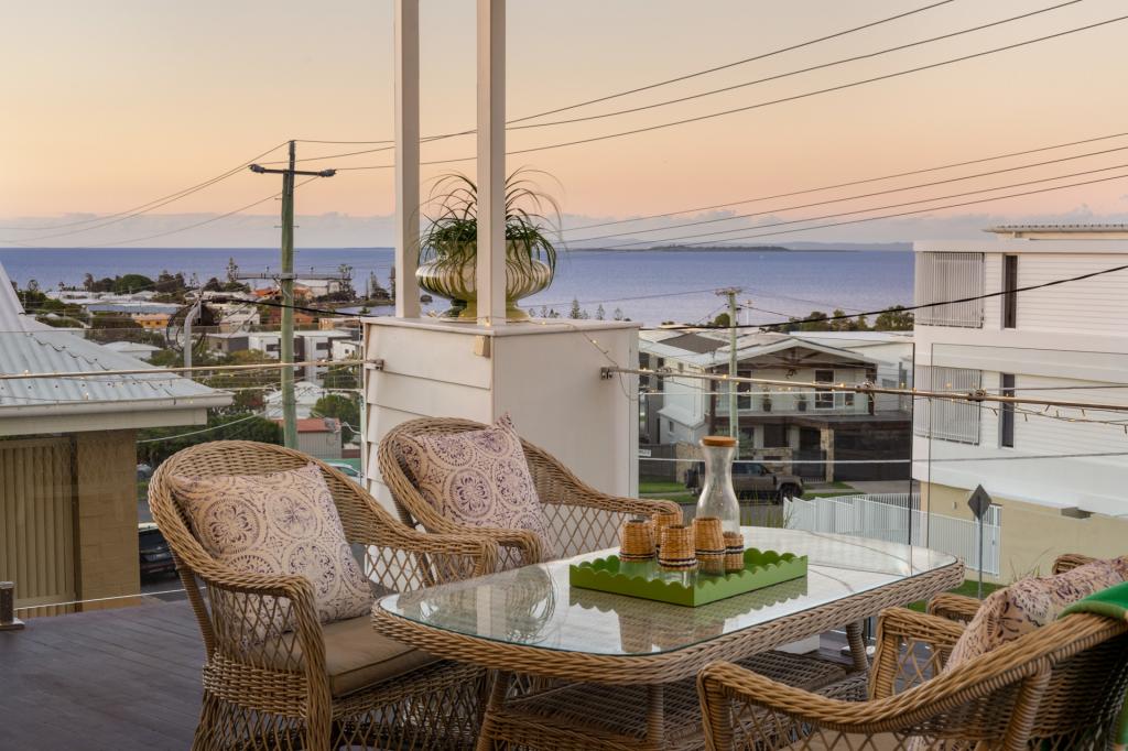 27 Arnold St, Manly, QLD 4179