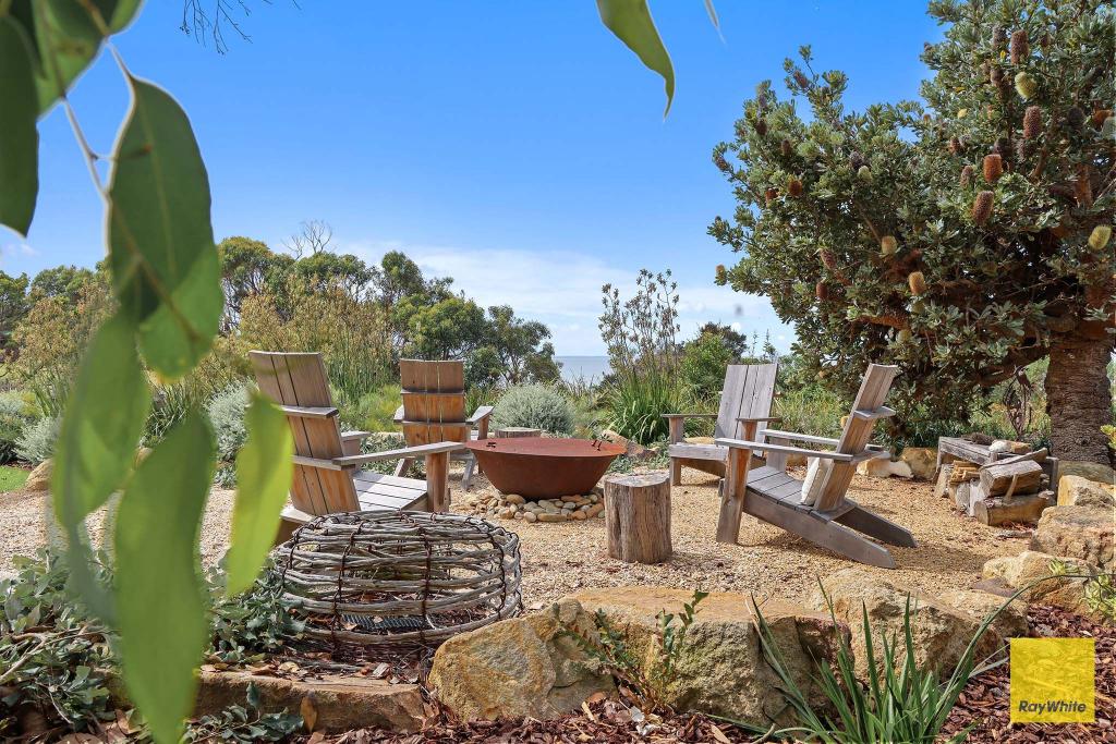 24 Bayside Dr, Walkerville North, VIC 3959