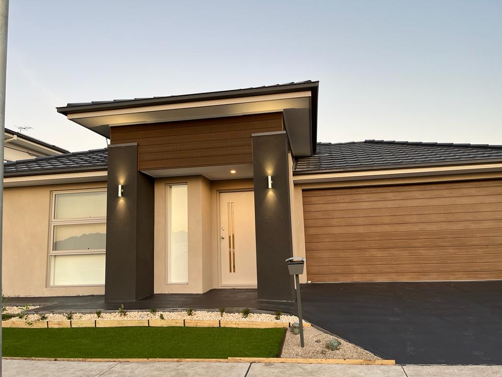 60 Spectrum Cres, Clyde North, VIC 3978
