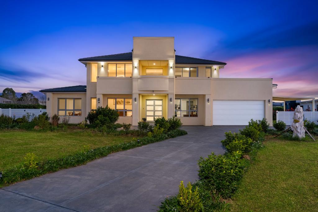 72 Twin Creeks Dr, Luddenham, NSW 2745