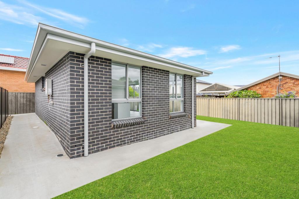 10A LOWANA AVE, MERRYLANDS, NSW 2160