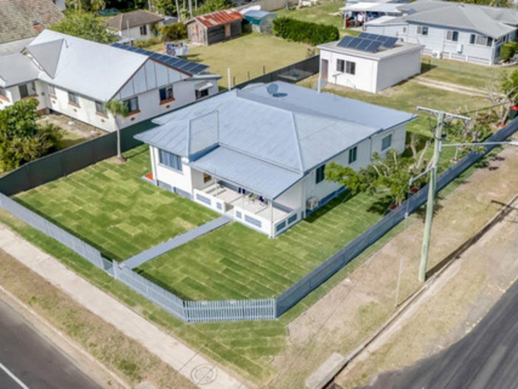 204 Walker St, Svensson Heights, QLD 4670