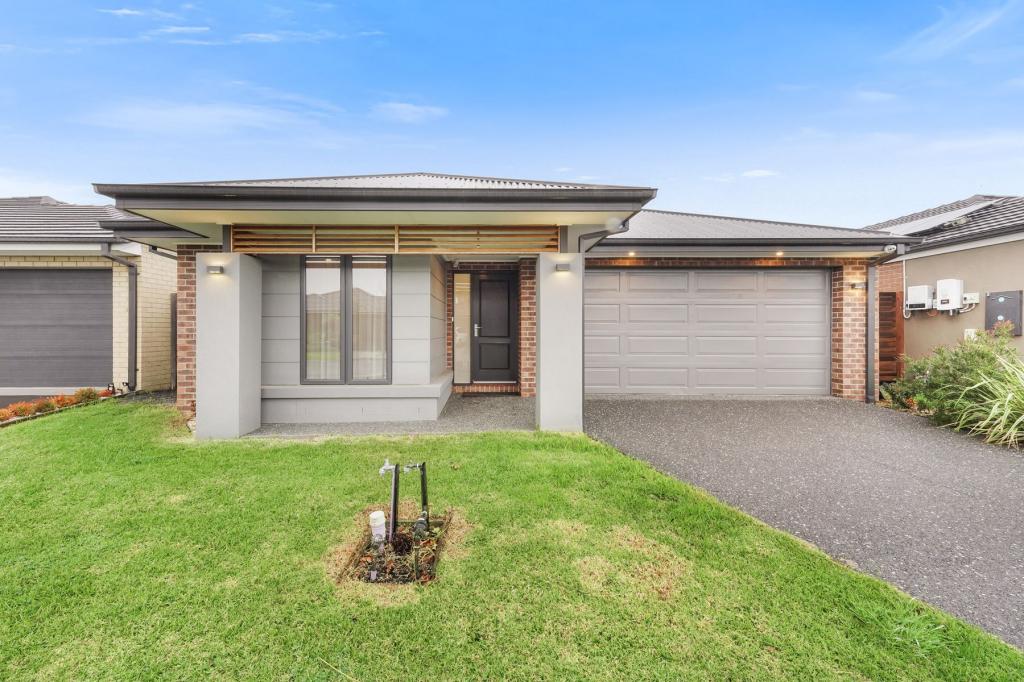 34 Fenway Bvd, Clyde North, VIC 3978
