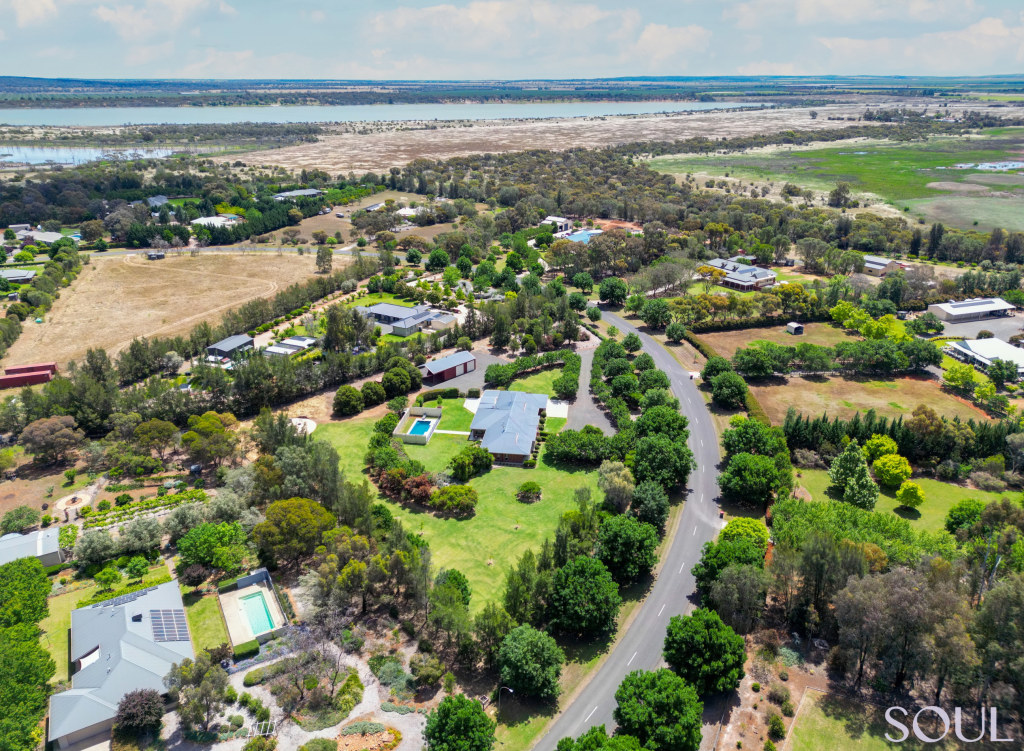 15 Mancini Dr, Lake Wyangan, NSW 2680