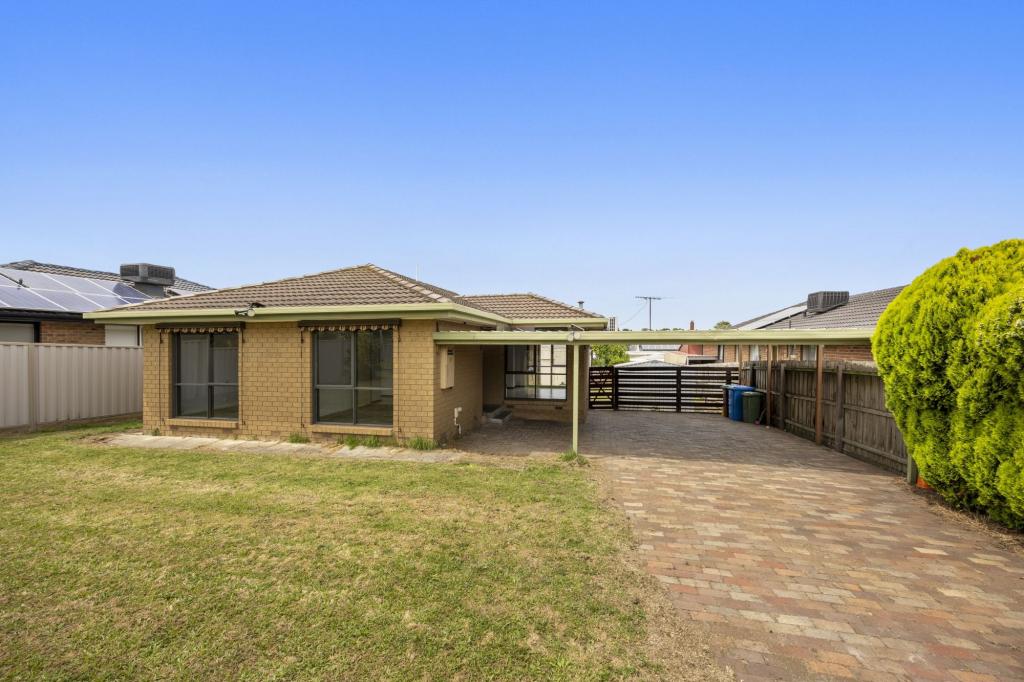 30 JACINTA CT, DOVETON, VIC 3177