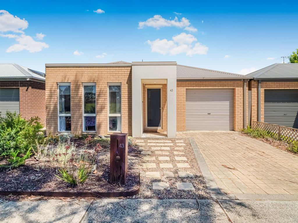 43 Calais Cct, Cranbourne West, VIC 3977