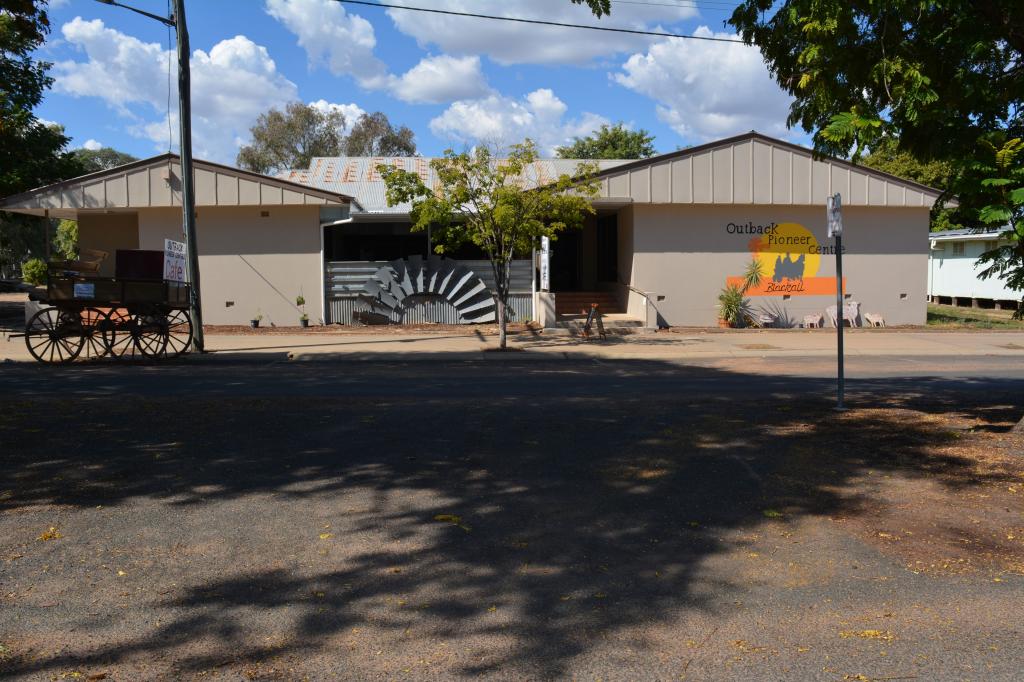 9 Coronation Dr, Blackall, QLD 4472